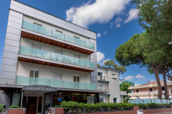 garattini viaggi vacanza al mare riviera romagnola agenzia viaggi viaggi di gruppo riccione hotel adriatica - Garattini Viaggi